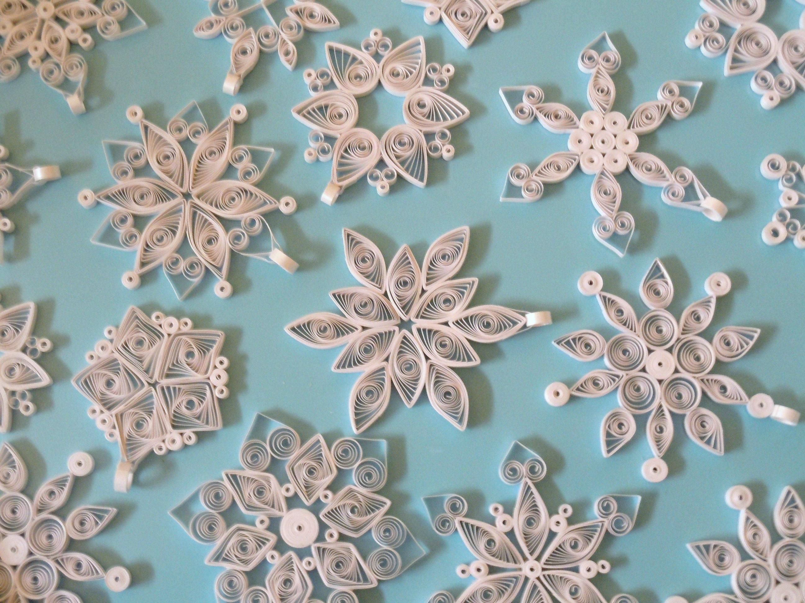 Вчимось виготовляти сніжинки у стилі квілінгу: урок для батьків та дітей - Ідеї