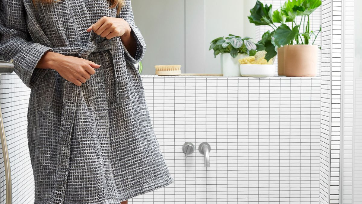 Ваше життя не буде колишнім: тіктокерка показала, як потрібно одягати домашній халат - Ідеї Ваше життя не буде колишнім: тіктокерка показала, як потрібно одягати домашній халат - Ідеї