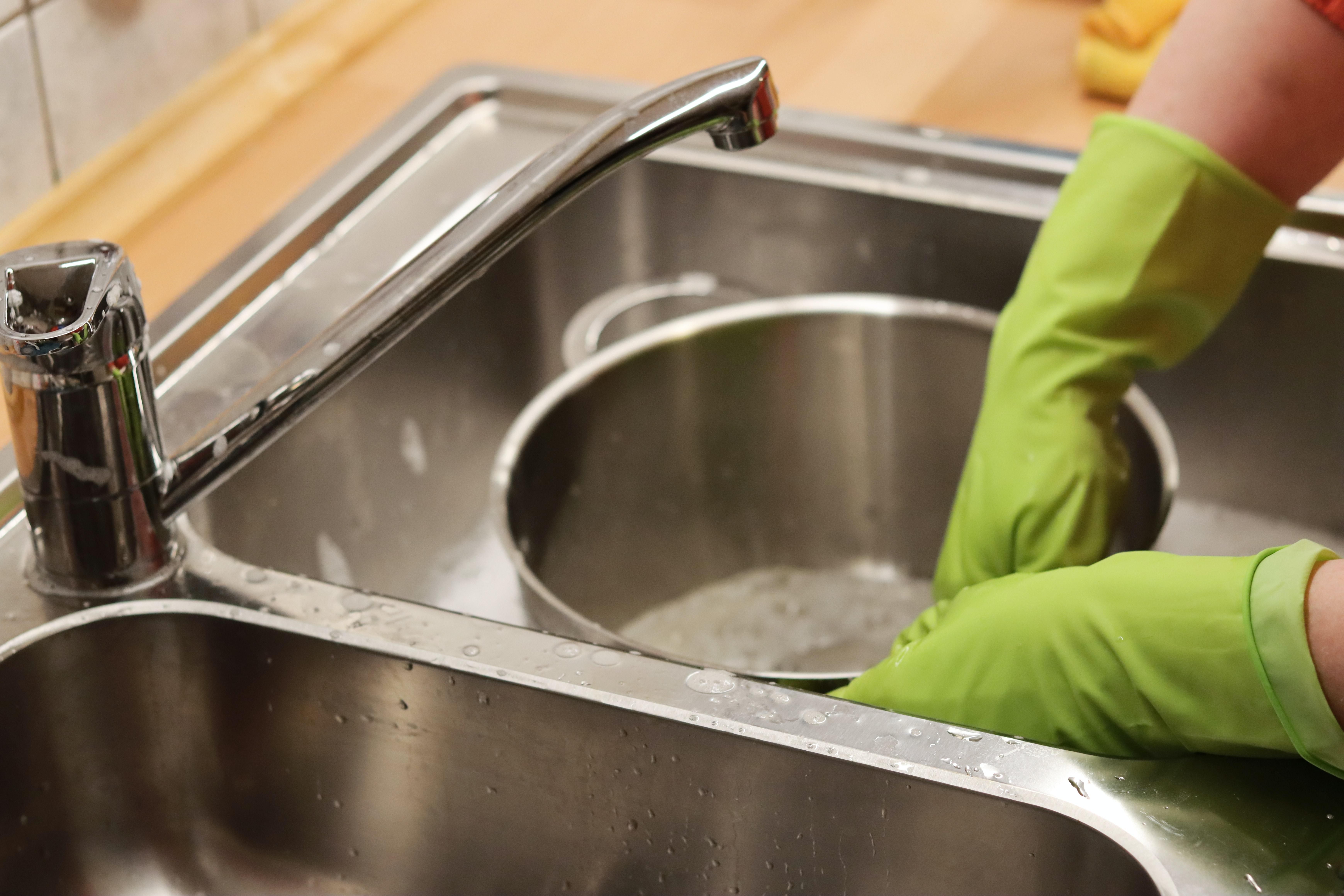 5 речей, які не можна робити, коли миєте посуд вручну - Ідеї