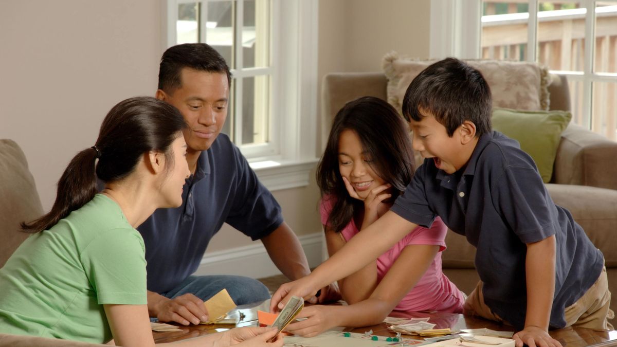 Коли застрягли вдома: 10 цікавих ігор для усієї сім'ї - Ідеї