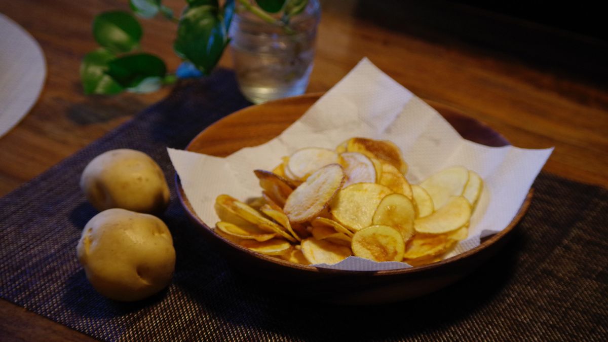 Вкуснее, чем на сковороде: готовим хрустящие и ароматные картофельные чипсы в духовке - Идеи