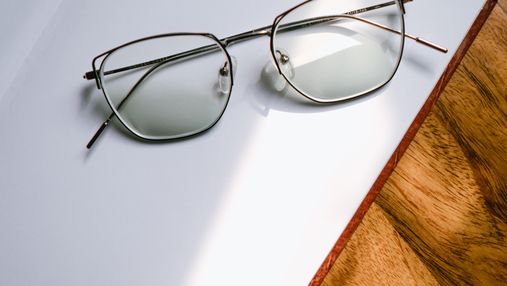 Як ретельно почистити окуляри так, щоб їх не пошкодити: правильний та дієвий спосіб