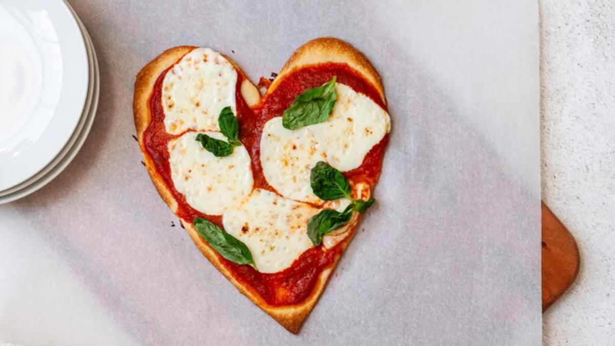 Як приготувати піцу у формі серця: найпростіший рецепт до Дня Валентина у фото - Ідеї