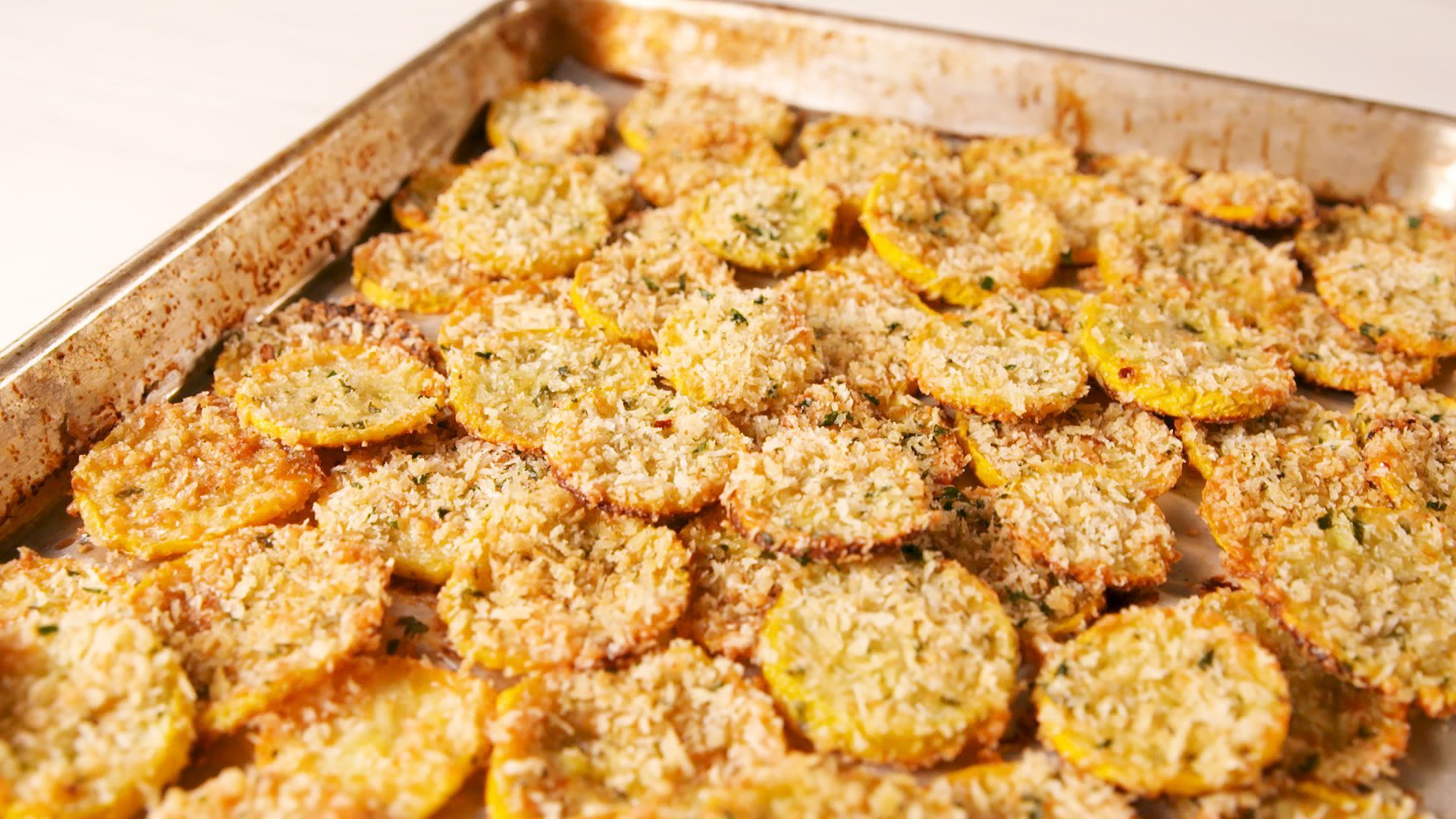 Полезные и очень сытные чипсы к фильму: готовим из кабачка и пармезана - Идеи Полезные и очень сытные чипсы к фильму: готовим из кабачка и пармезана - Идеи