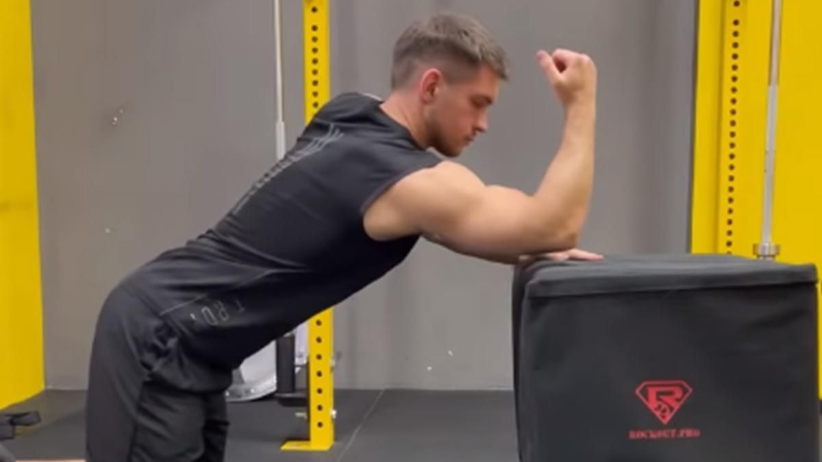 Щоденна вправа для красивої спини: вам знадобиться лише диван і кілька секунд вільного часу - Ідеї Щоденна вправа для красивої спини: вам знадобиться лише диван і кілька секунд вільного часу - Ідеї