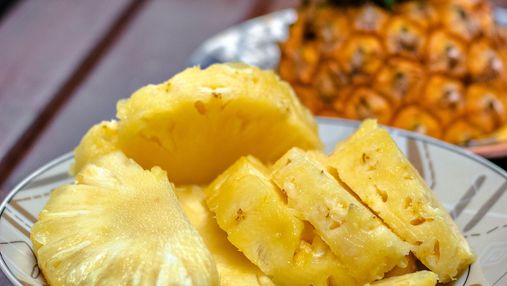 Как правильно и легко нарезать ананас: пошагово в фото