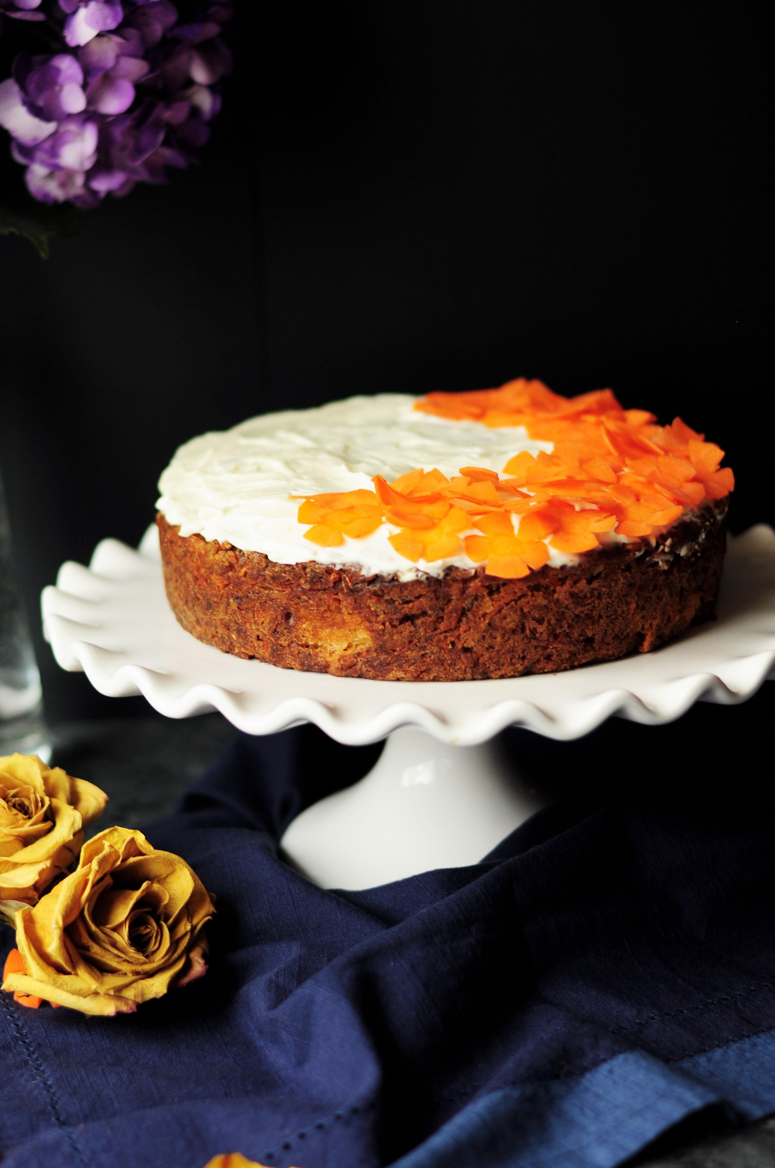 Бюджетний та легкий у приготуванні: рецепт морквяного торта для родинного столу - Ідеї