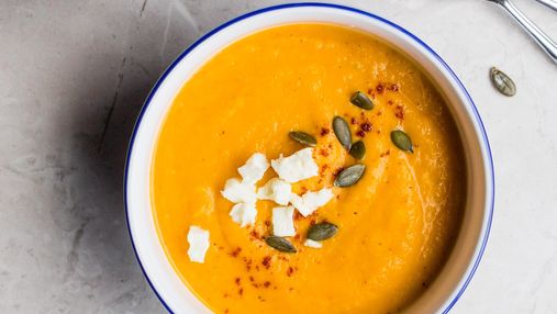Идея для семейного обеда: как приготовить нежный, но очень сытный суп-пюре из моркови