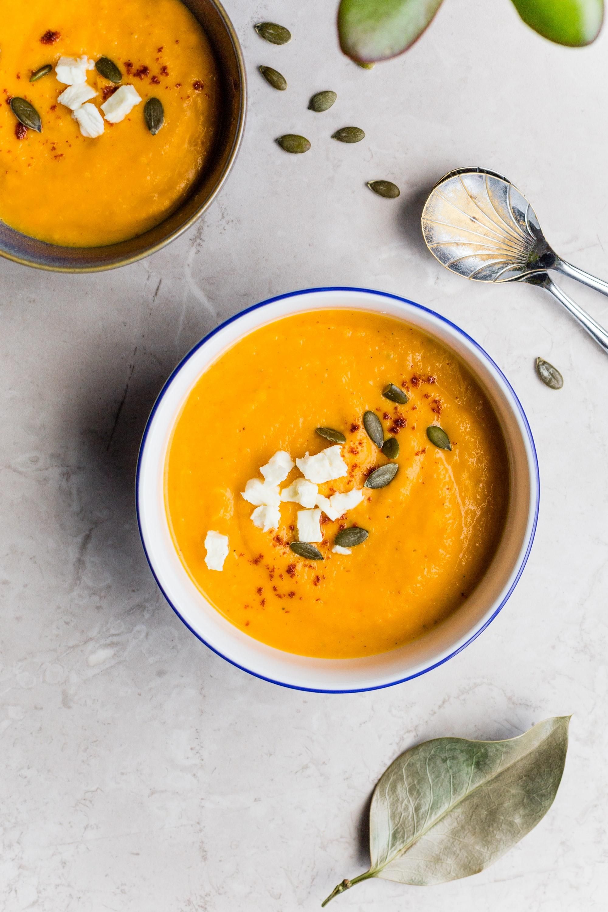 Идея для семейного обеда: как приготовить нежный, но очень сытный суп-пюре из моркови - Идеи