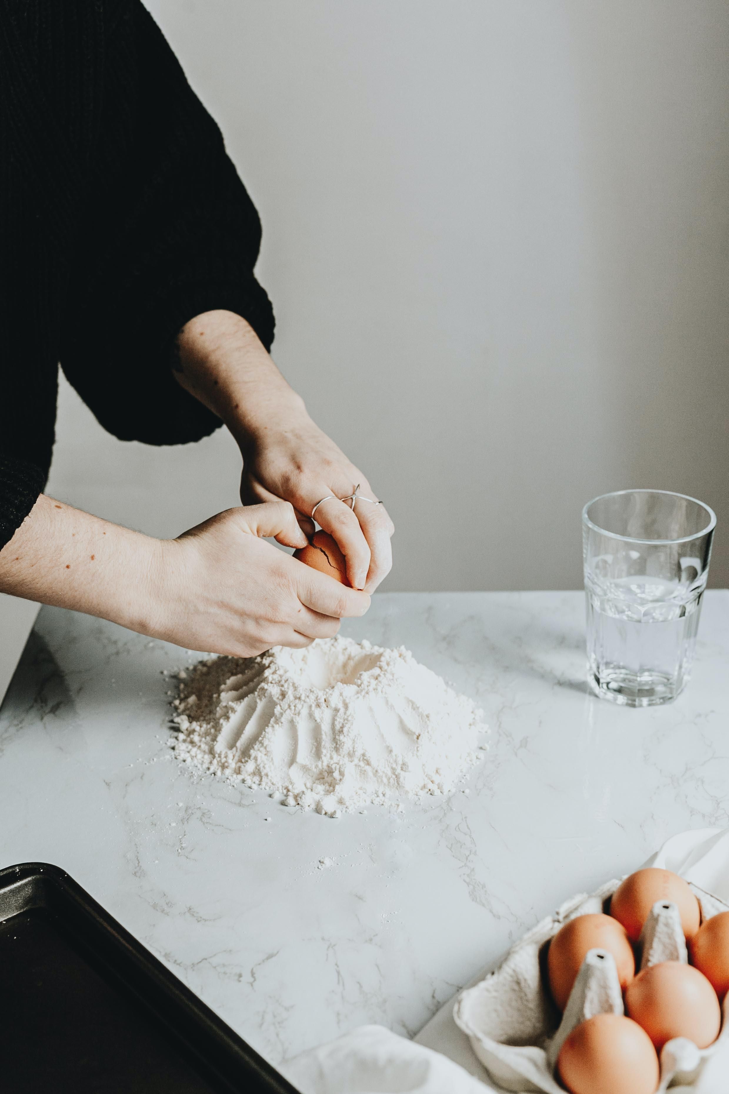 Как без проблем отделить яичные белки от желтков - Идеи Как без проблем отделить яичные белки от желтков - Идеи