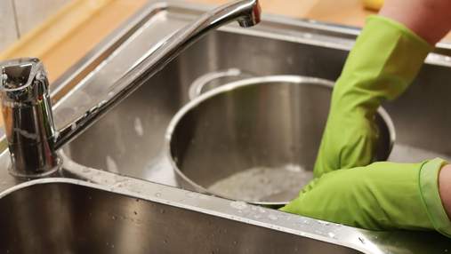 5 речей, які не можна робити, коли миєте посуд вручну